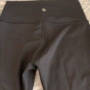 WUNDER UNDER LULULEMON CAPRI LEGGINGS